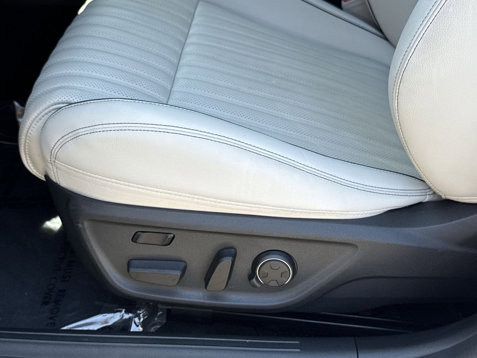 Used 2025 Genesis G70 3.3T Advanced image 14