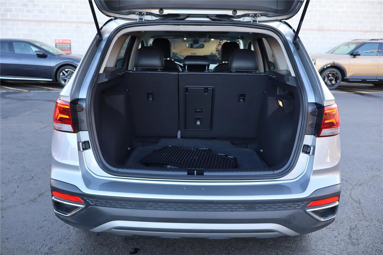 Certified 2023 Volkswagen Taos SE w/ Panoramic Sunroof Package image 5