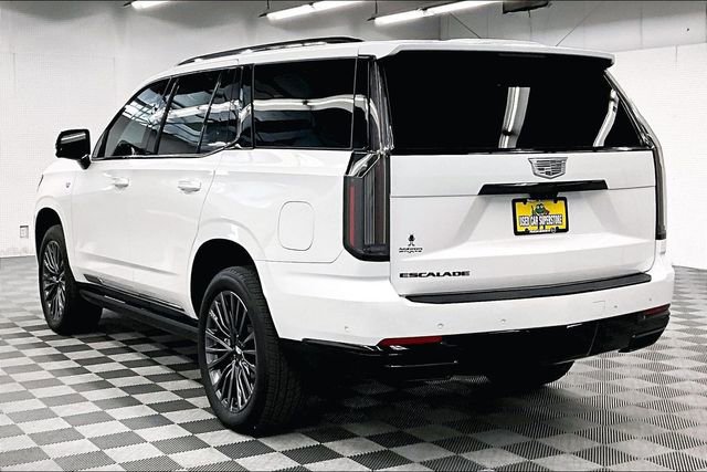 Used 2025 Cadillac Escalade Sport AWD/4WD image 3