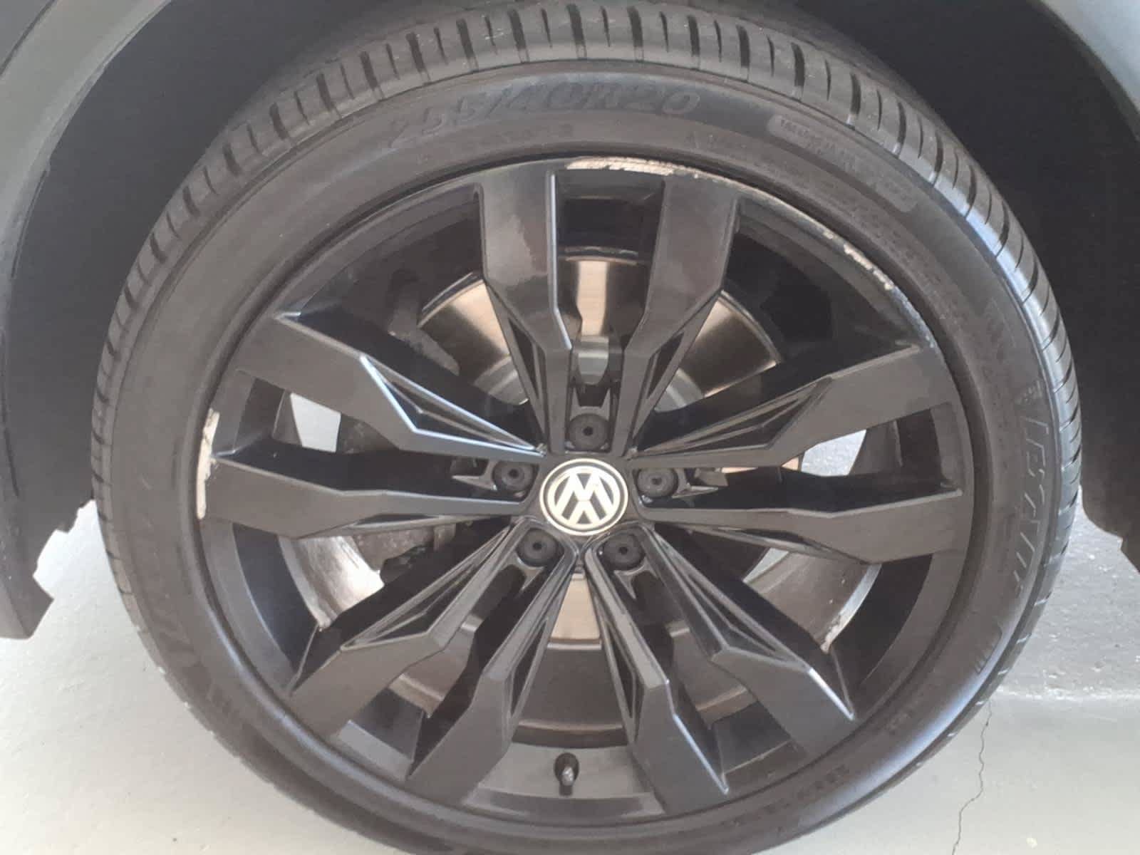 Used 2020 Volkswagen Tiguan SE R-Line AWD/4WD image 7