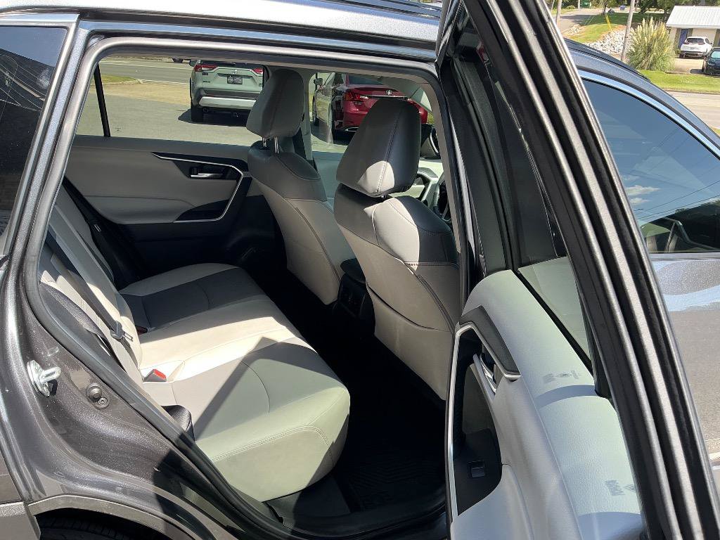 Used 2022 Toyota RAV4 XLE Premium FWD image 10