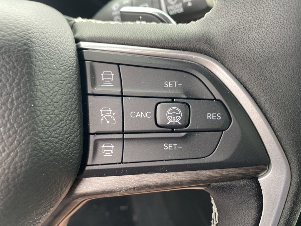 New 2026 Jeep Grand Cherokee Limited w/ Limited Altitude Package AWD/4WD image 22