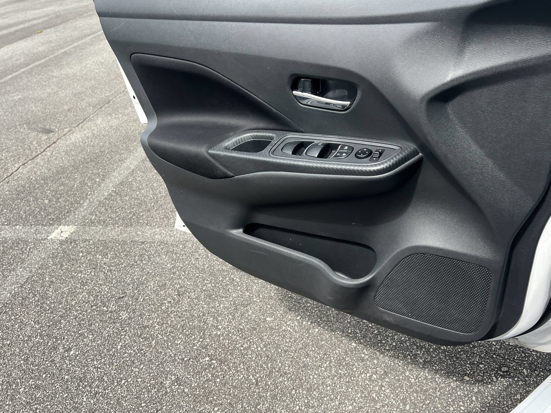 Used 2022 Nissan Versa SV FWD image 14