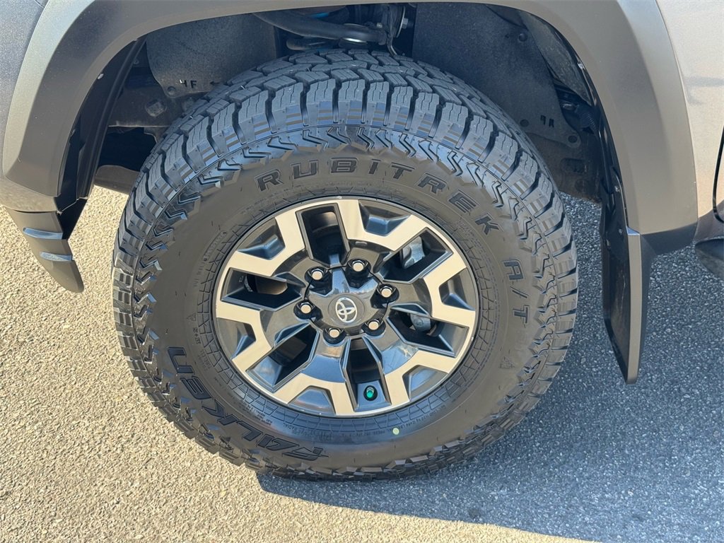 Used 2021 Toyota Tacoma TRD Off-Road image 11