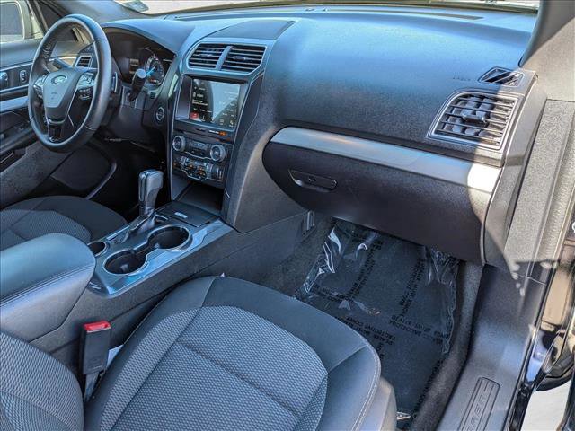 Used 2017 Ford Explorer XLT w/ Equipment Group 201A FWD image 22