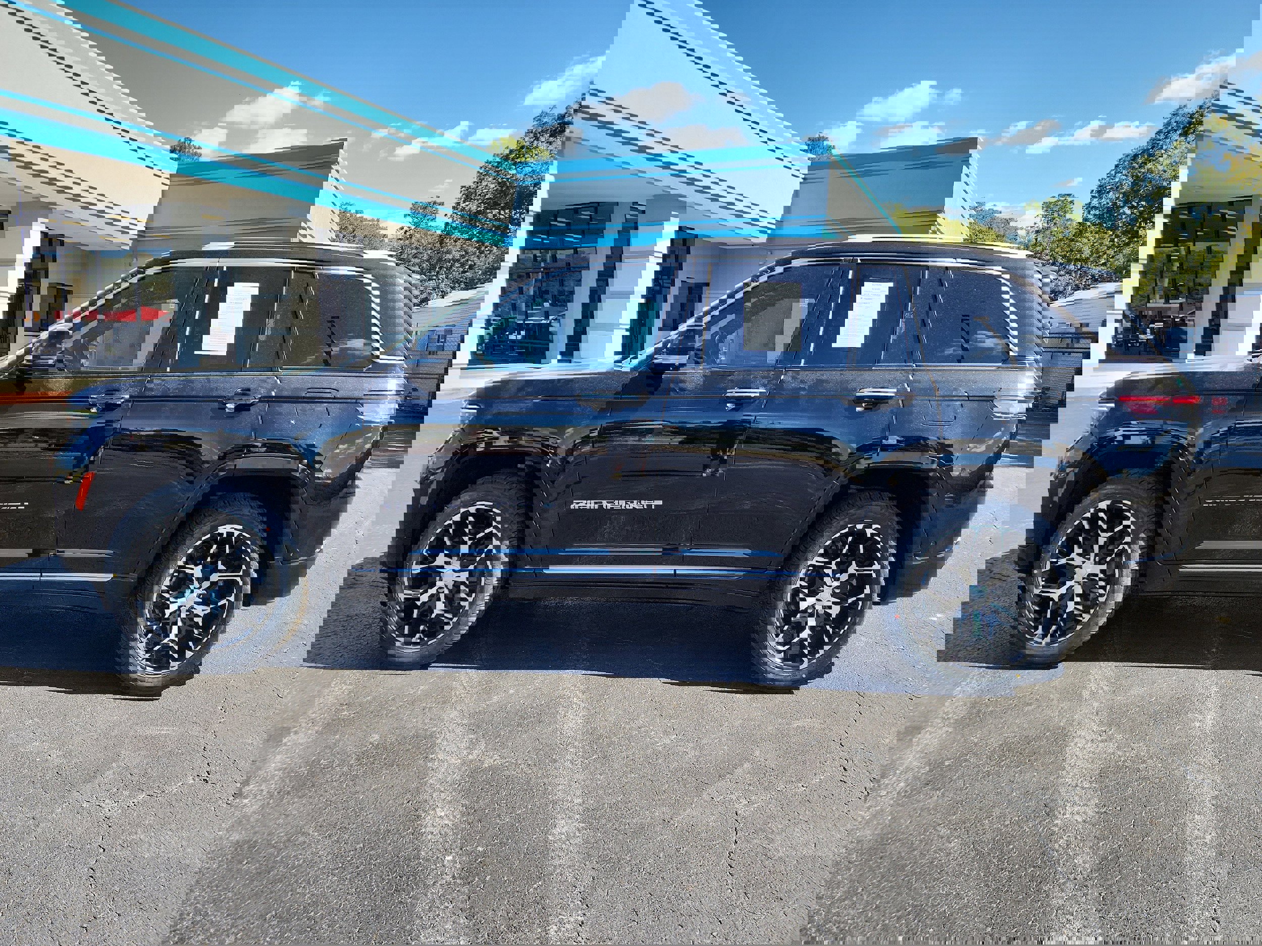 Used 2022 Jeep Grand Cherokee Summit image 5