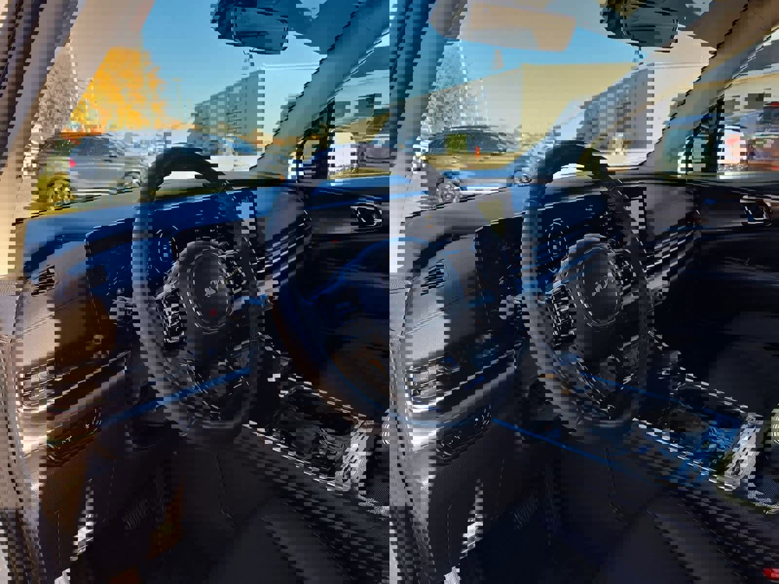 Certified 2025 Kia Carnival SX w/ SX Dark Edition Package image 2