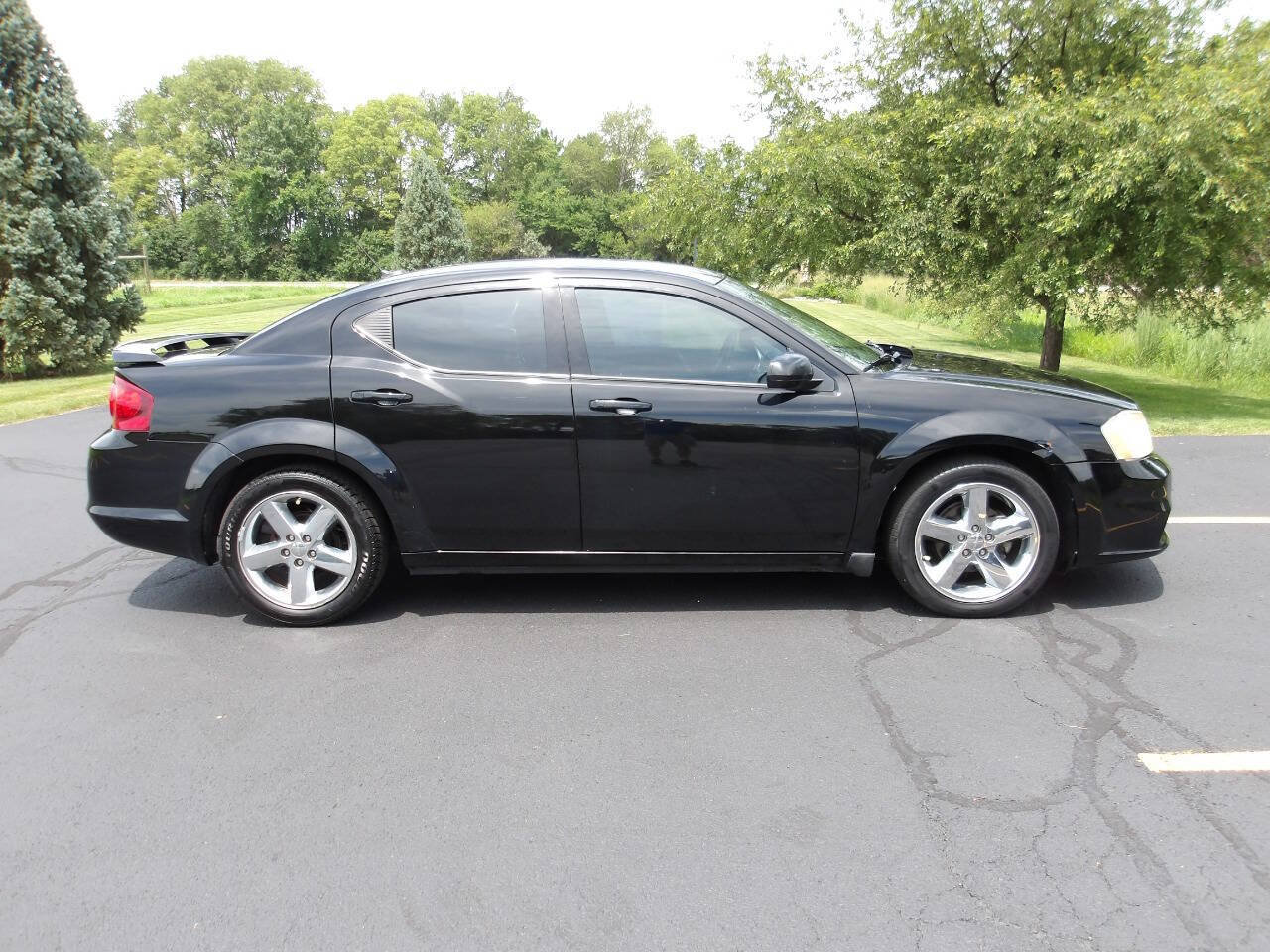 Used 2013 Dodge Avenger SXT FWD image 2