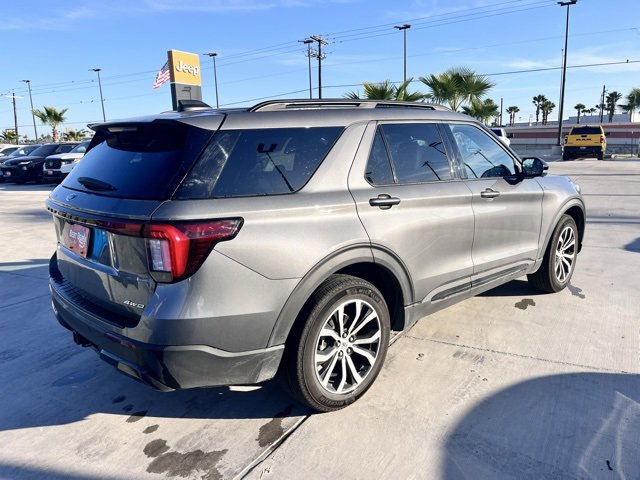 Used 2025 Ford Explorer ST-Line image 6