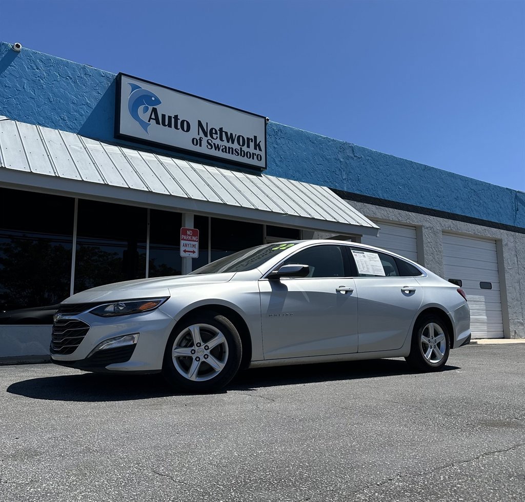 Used 2022 Chevrolet Malibu LT image 1