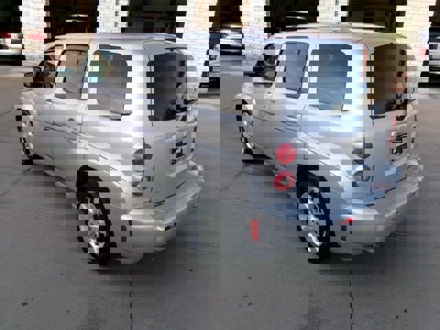 Used 2011 Chevrolet HHR LT image 10