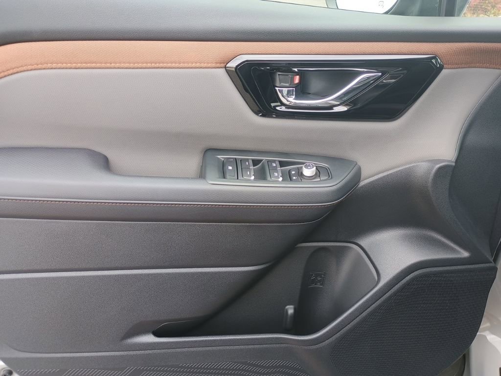 Used 2025 Subaru Forester Sport image 11