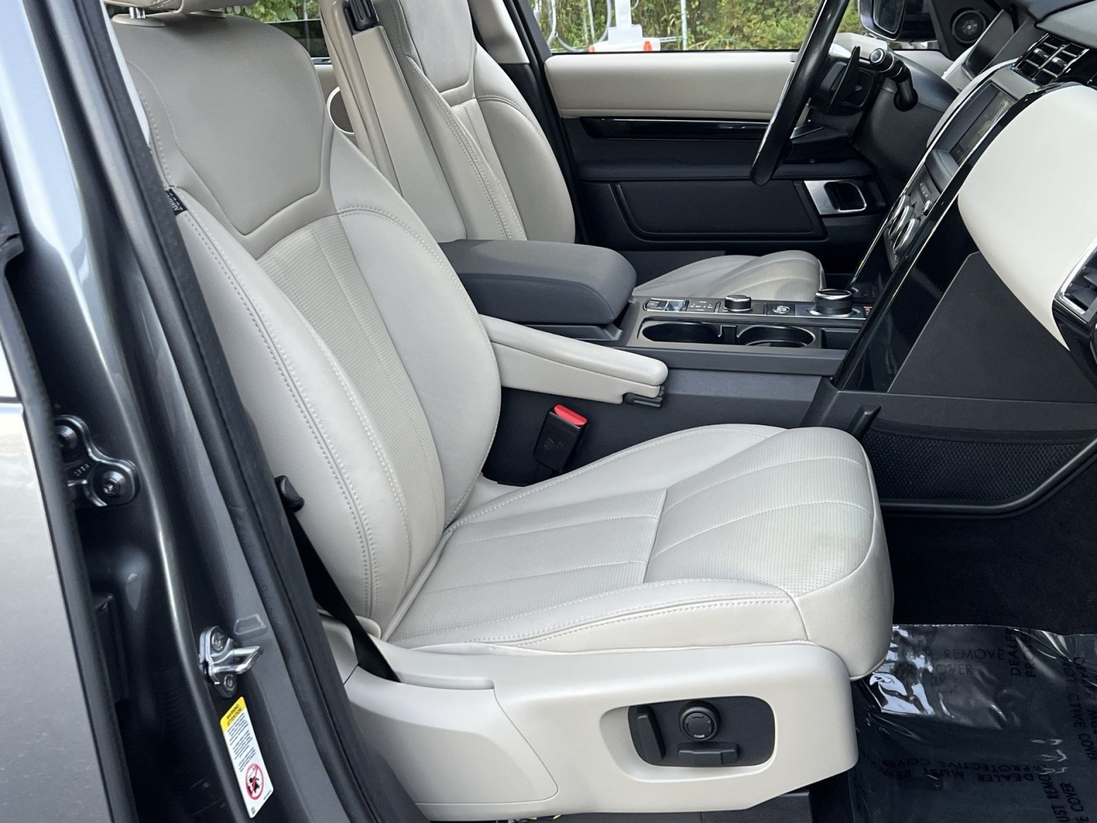 Used 2019 Land Rover Discovery SE AWD/4WD image 34