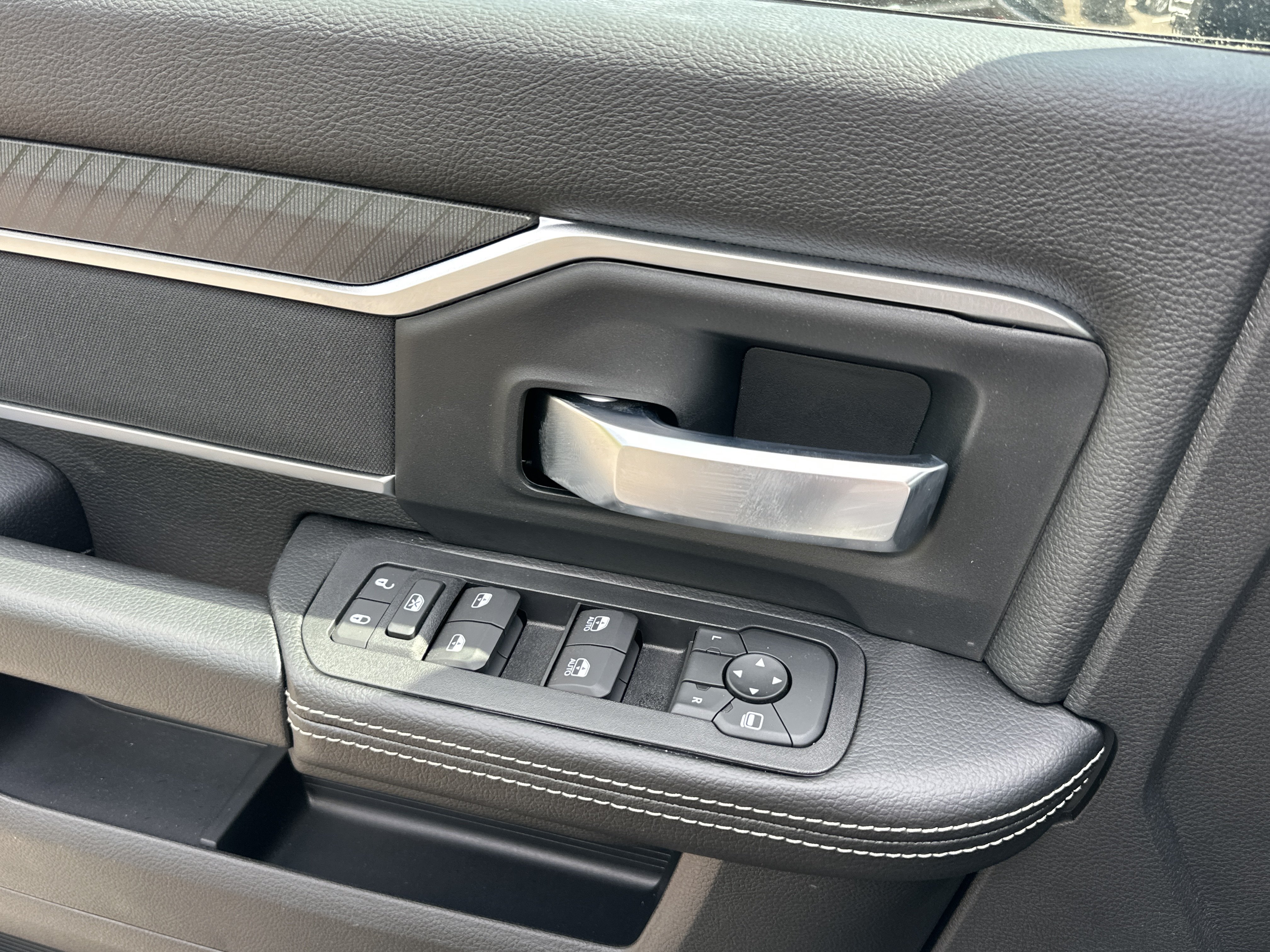New 2026 RAM 5500 4x4 Crew Cab image 14