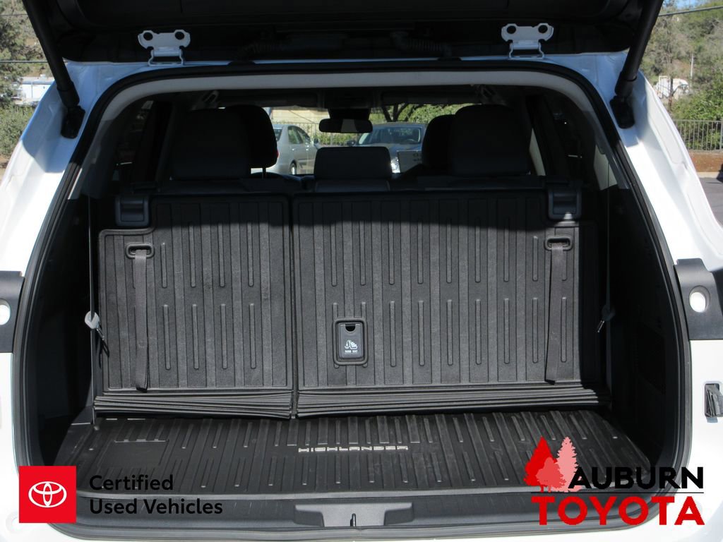 Certified 2025 Toyota Highlander LE image 6