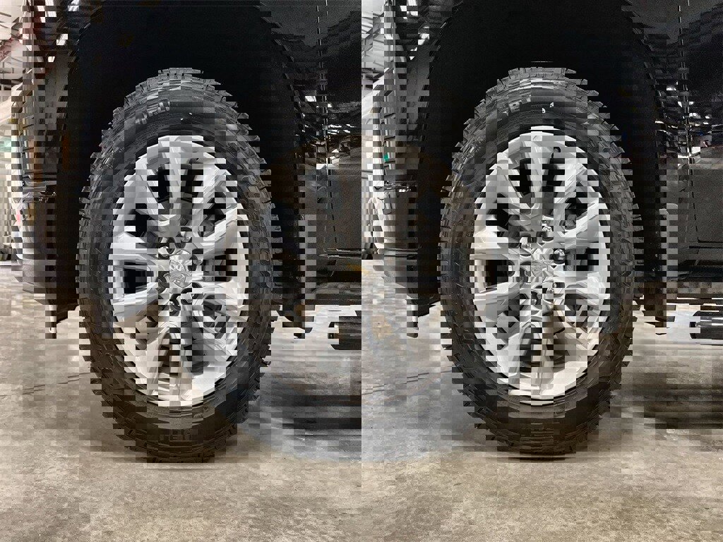 Used 2020 Chevrolet Silverado 1500 Custom w/ Custom Value Package image 10