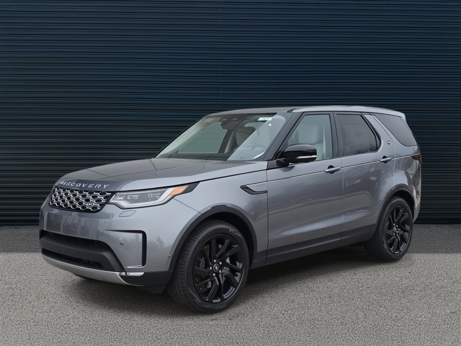 Certified 2025 Land Rover Discovery S AWD/4WD image 1