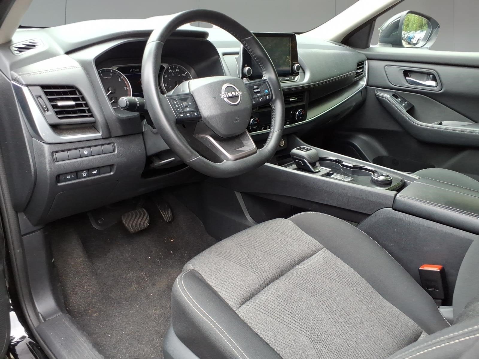 Used 2025 Nissan Rogue SV AWD/4WD image 9