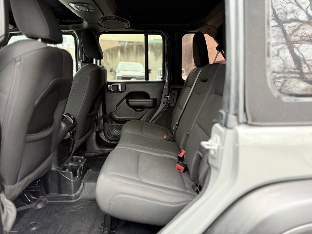 Used 2022 Jeep Wrangler Unlimited Sport image 19