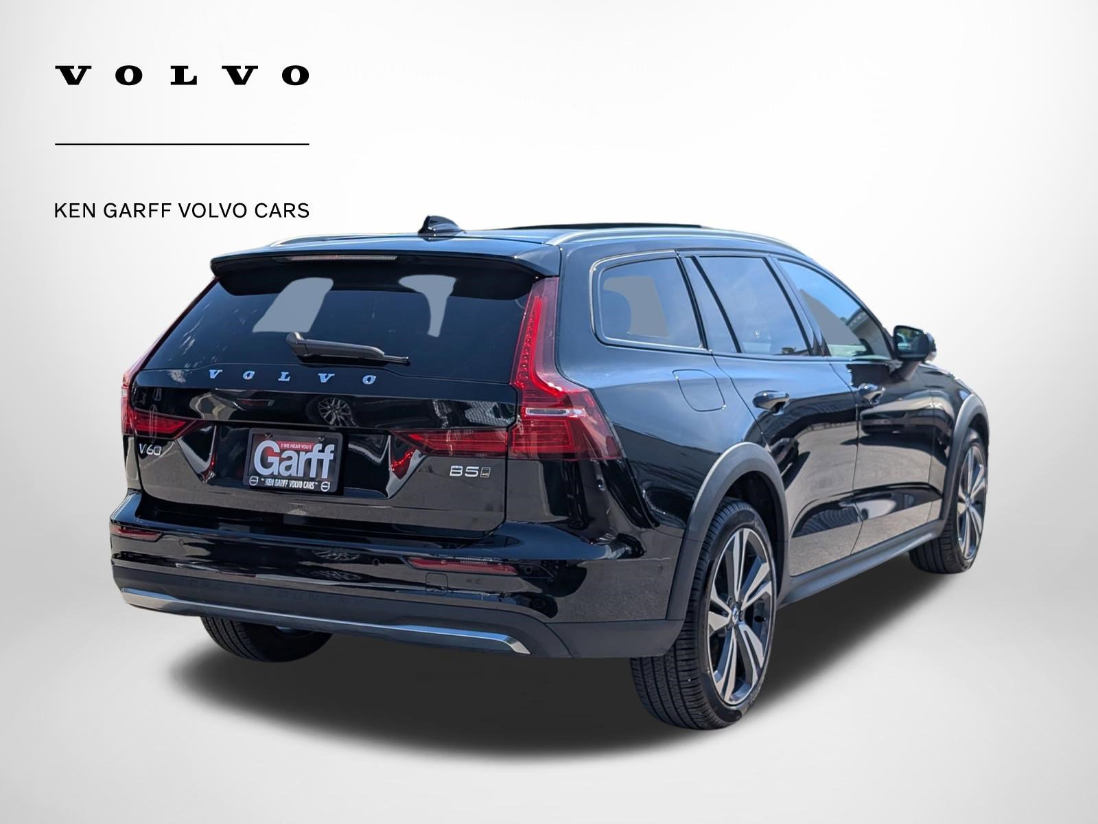 Used 2025 Volvo V60 B5 Cross Country Plus image 3