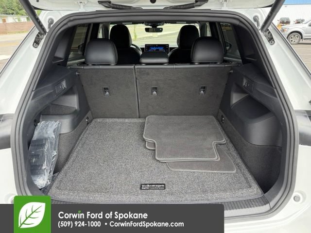 Used 2025 Volkswagen Tiguan SEL R-Line AWD/4WD image 18