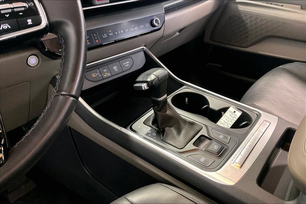 Used 2026 Kia Carnival FWD image 11
