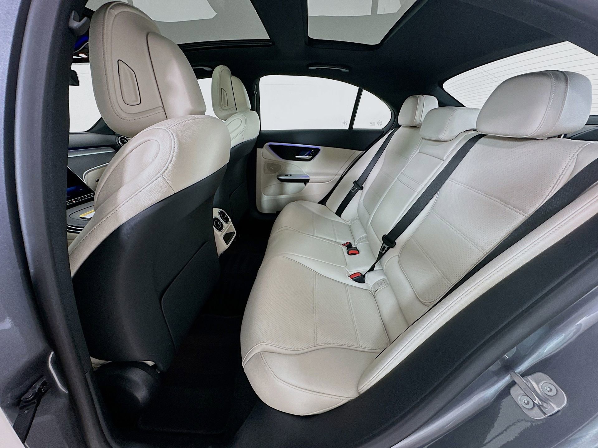 Used 2025 Mercedes-Benz C 300 Sedan image 25