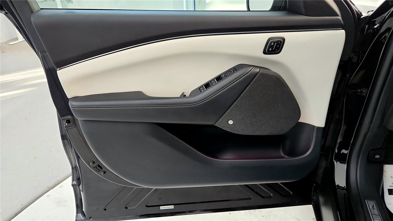 Used 2023 Ford Mustang Mach-E Premium image 32