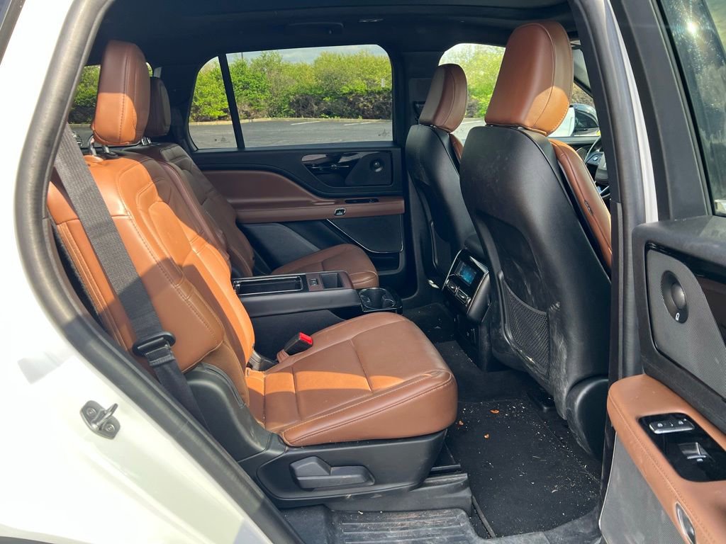 Used 2023 Lincoln Aviator Reserve w/ Equipment Group 201A image 11