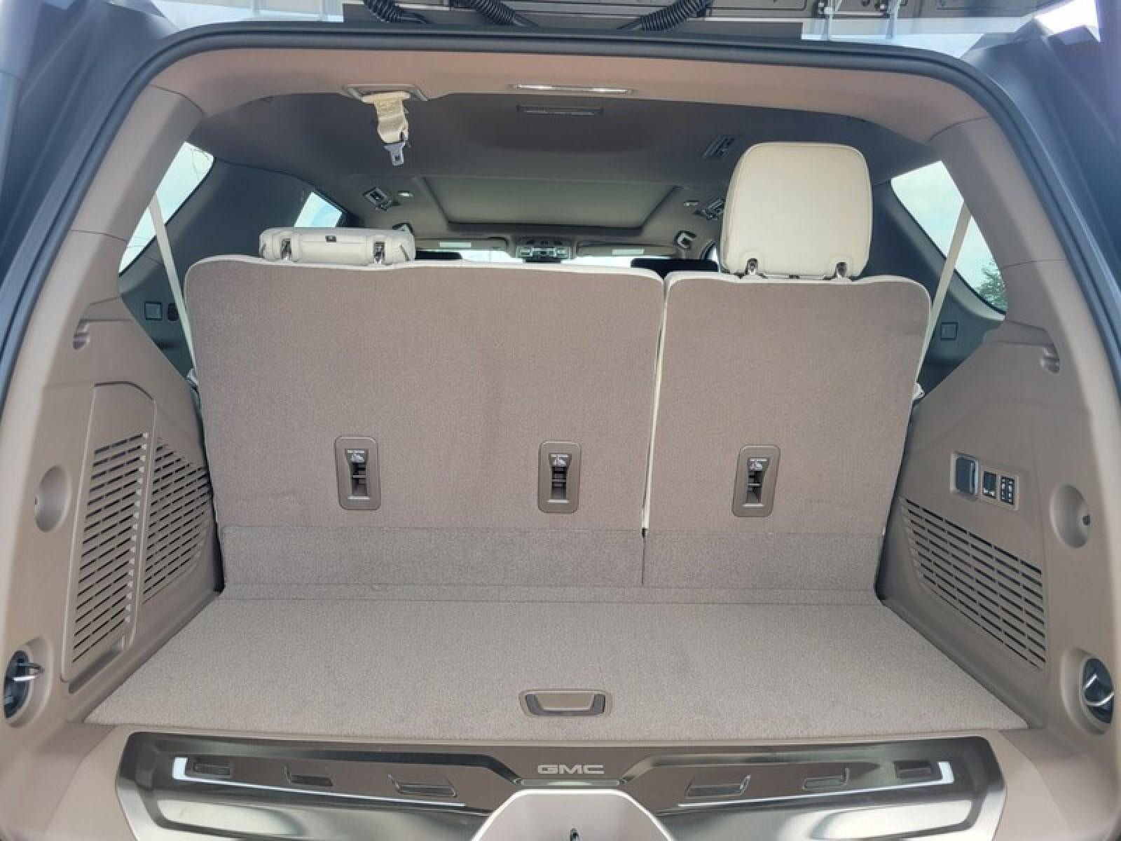 New 2026 GMC Yukon Denali w/ Denali Reserve Package RWD image 7