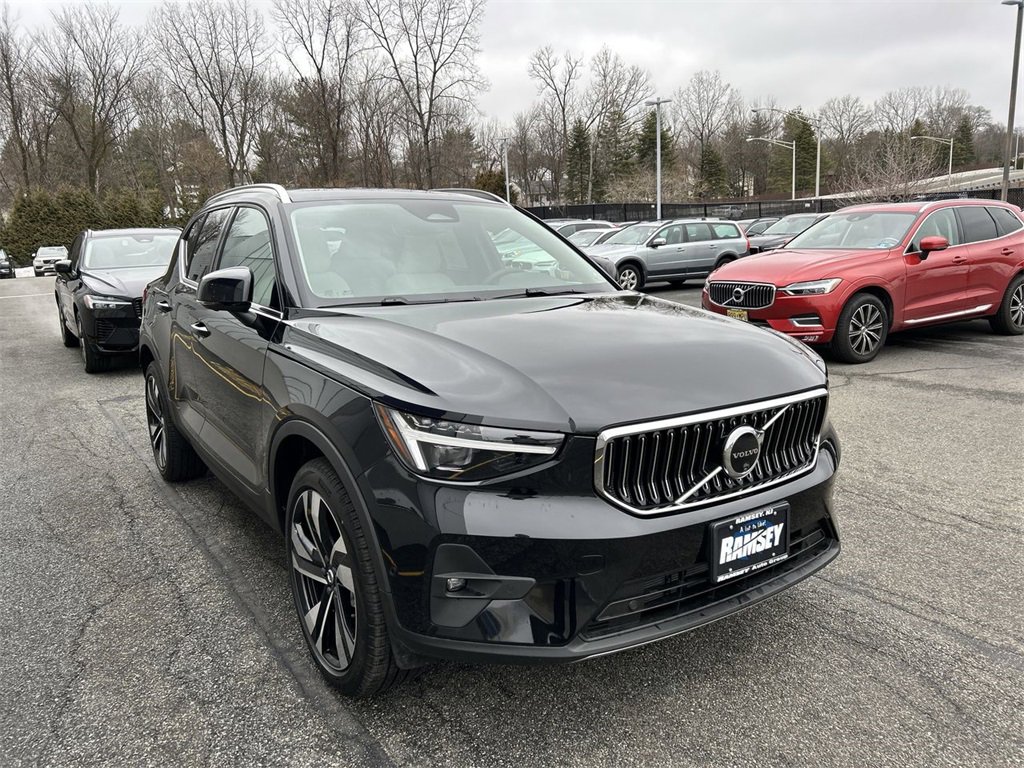 New 2025 Volvo XC40 B5 Plus w/ Climate Package image 2