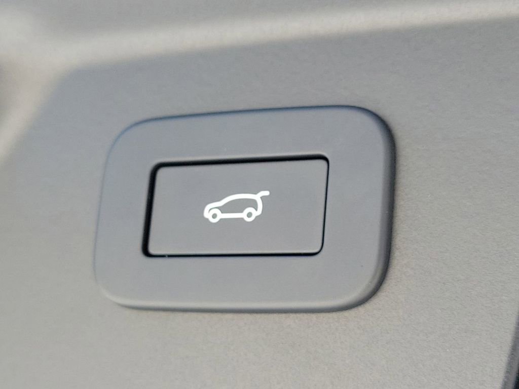 New 2026 Land Rover Range Rover Velar Dynamic SE AWD/4WD image 12