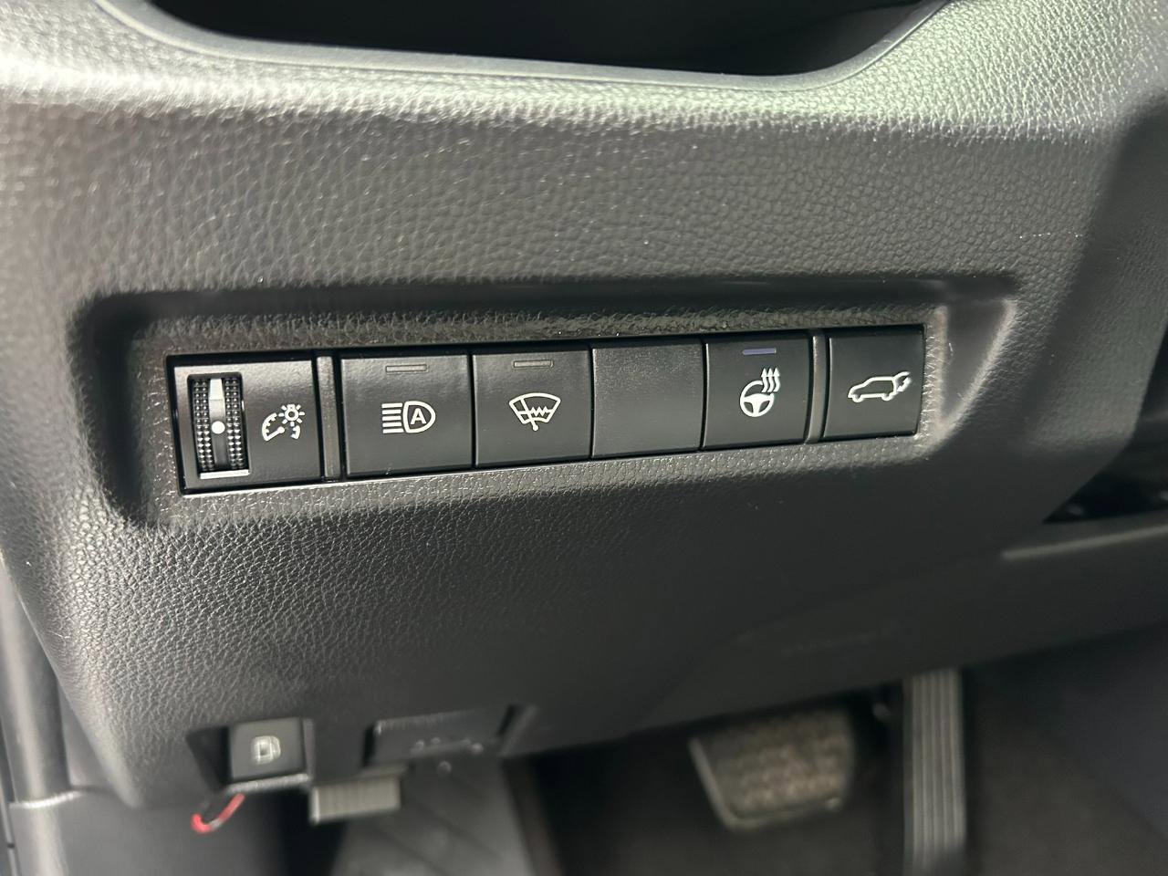 Used 2021 Toyota RAV4 XLE Premium AWD/4WD image 10