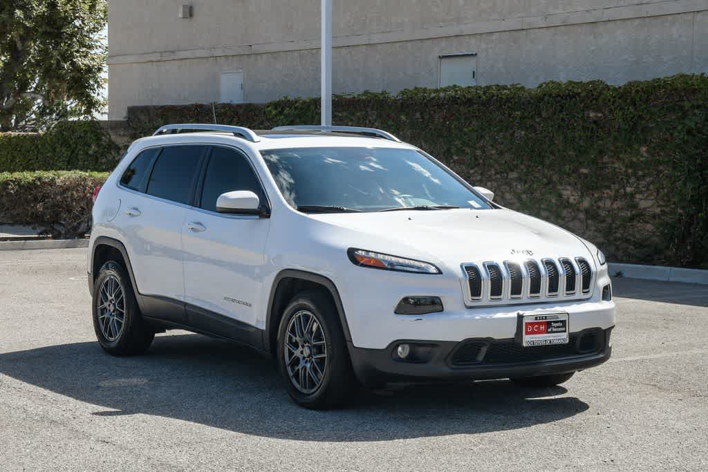 Used 2016 Jeep Cherokee Latitude w/ Comfort/Convenience Group FWD image 3