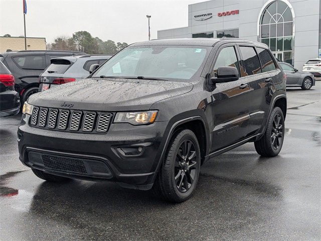 Used 2018 Jeep Grand Cherokee Altitude image 4