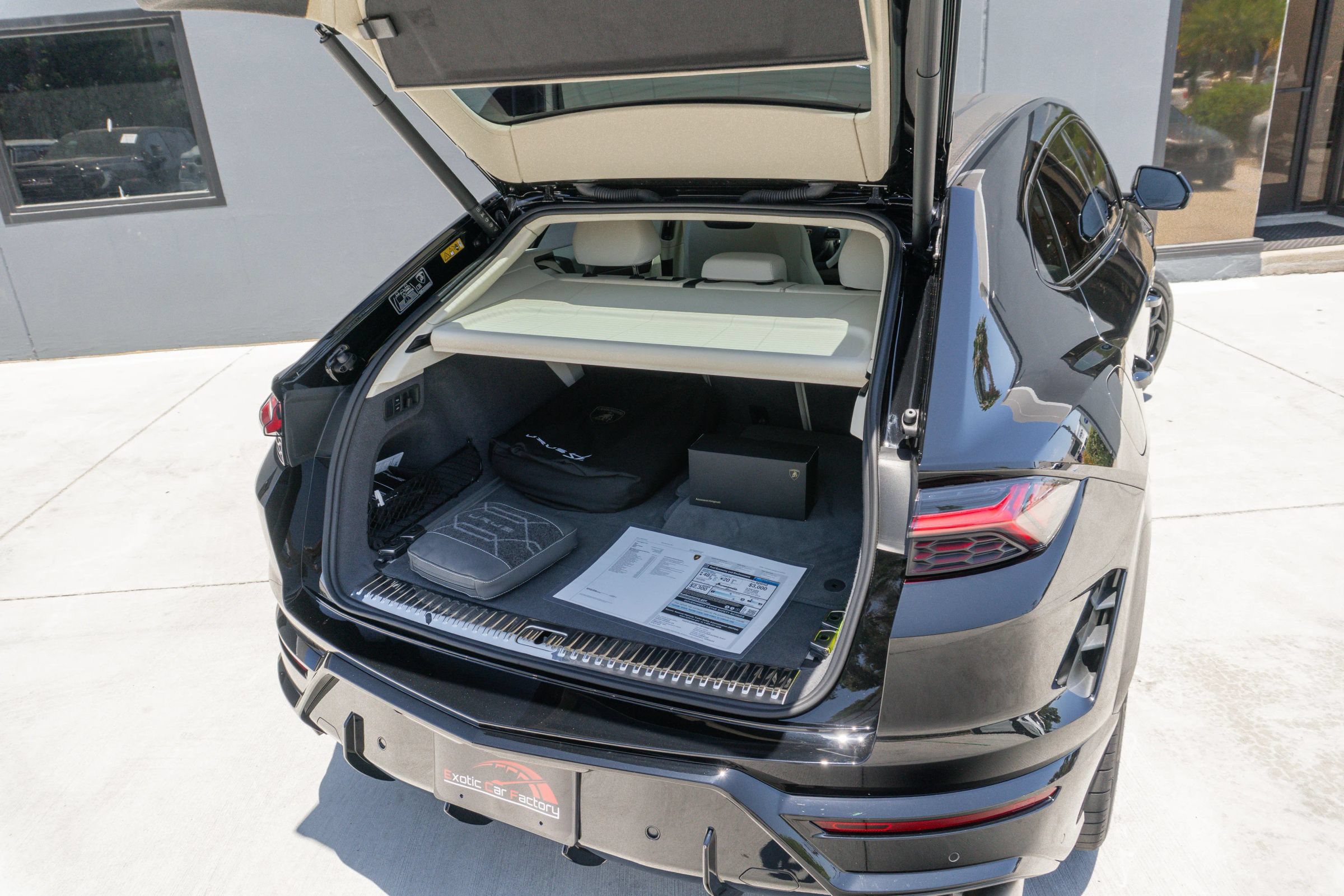 Used 2026 Lamborghini Urus SE AWD/4WD image 59