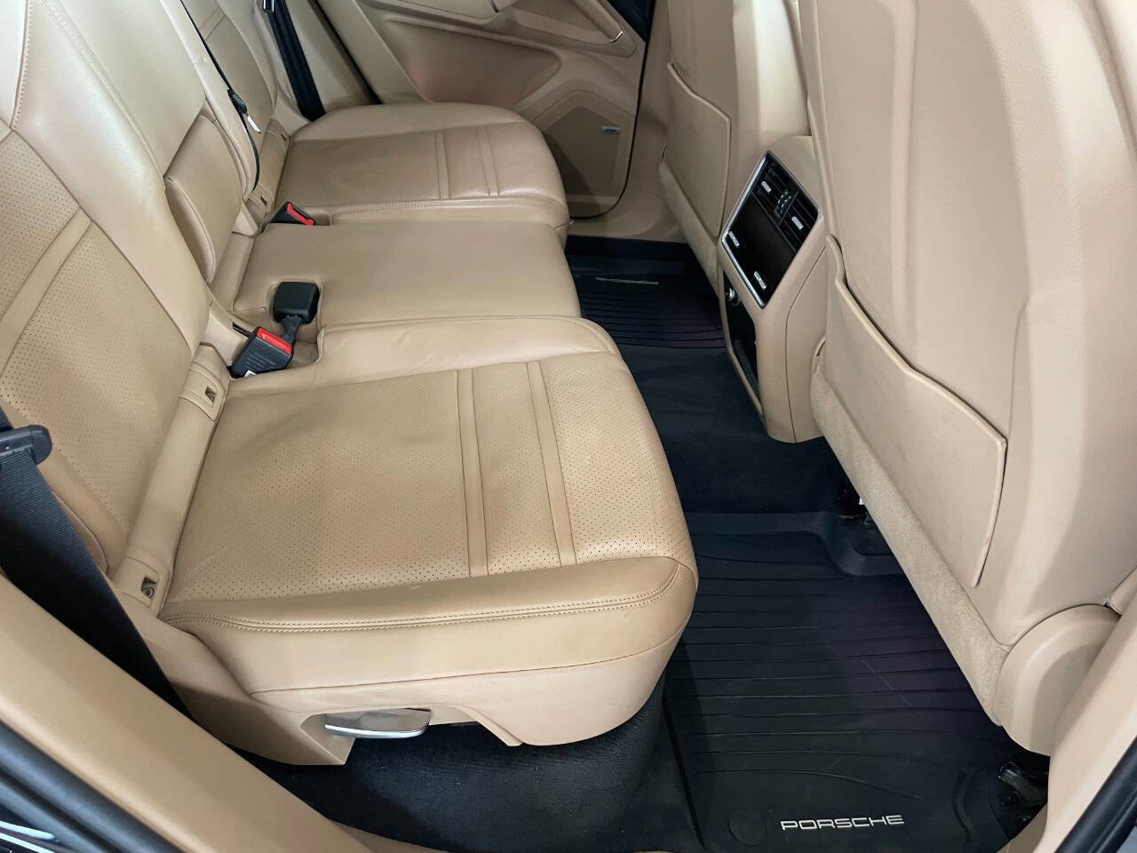 Used 2019 Porsche Cayenne image 26