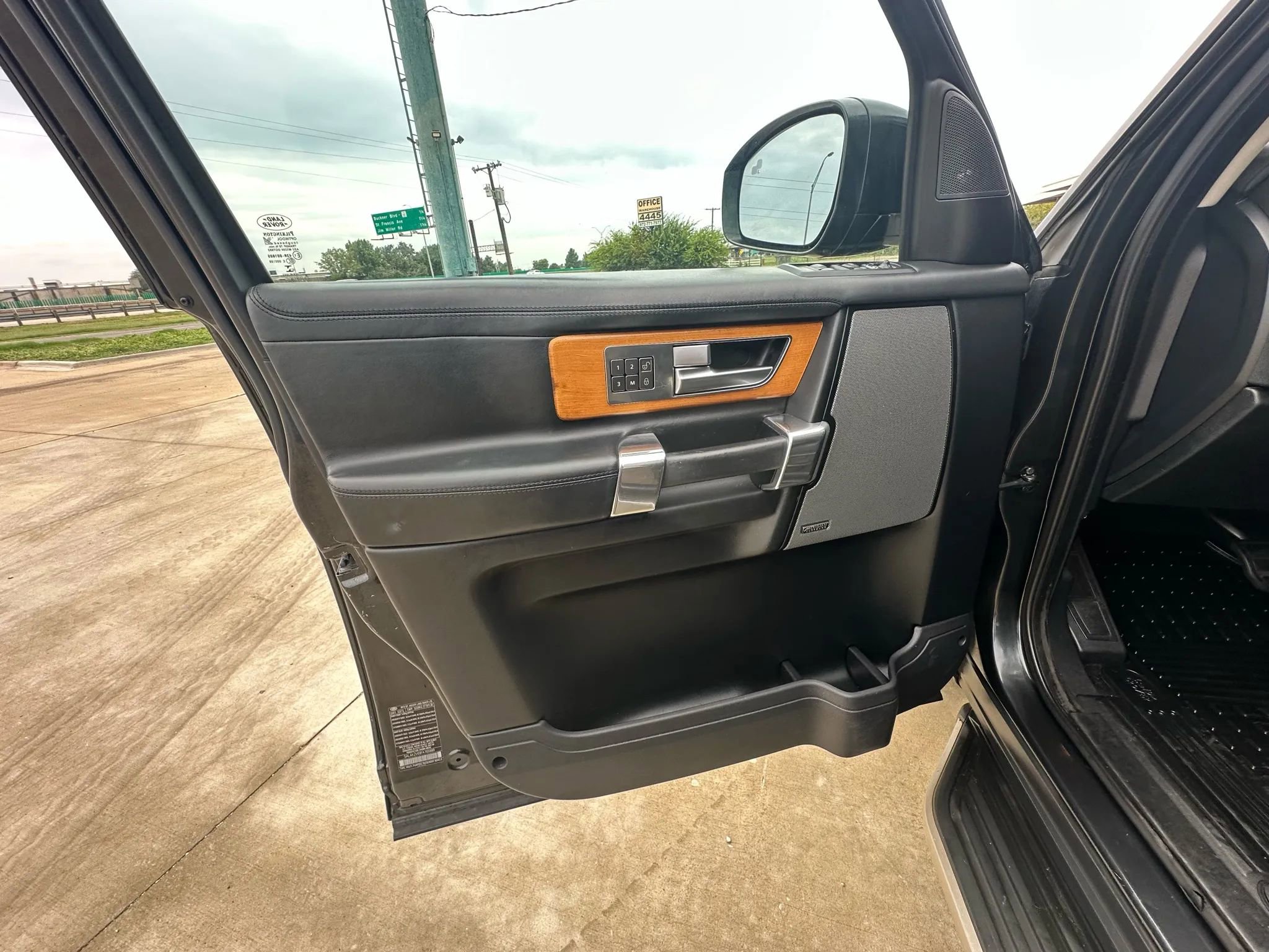 Used 2015 Land Rover LR4 HSE LUX image 35