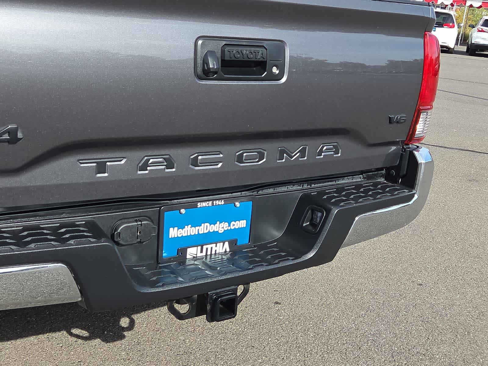 Used 2020 Toyota Tacoma SR5 w/ Blackout Package AWD/4WD image 15