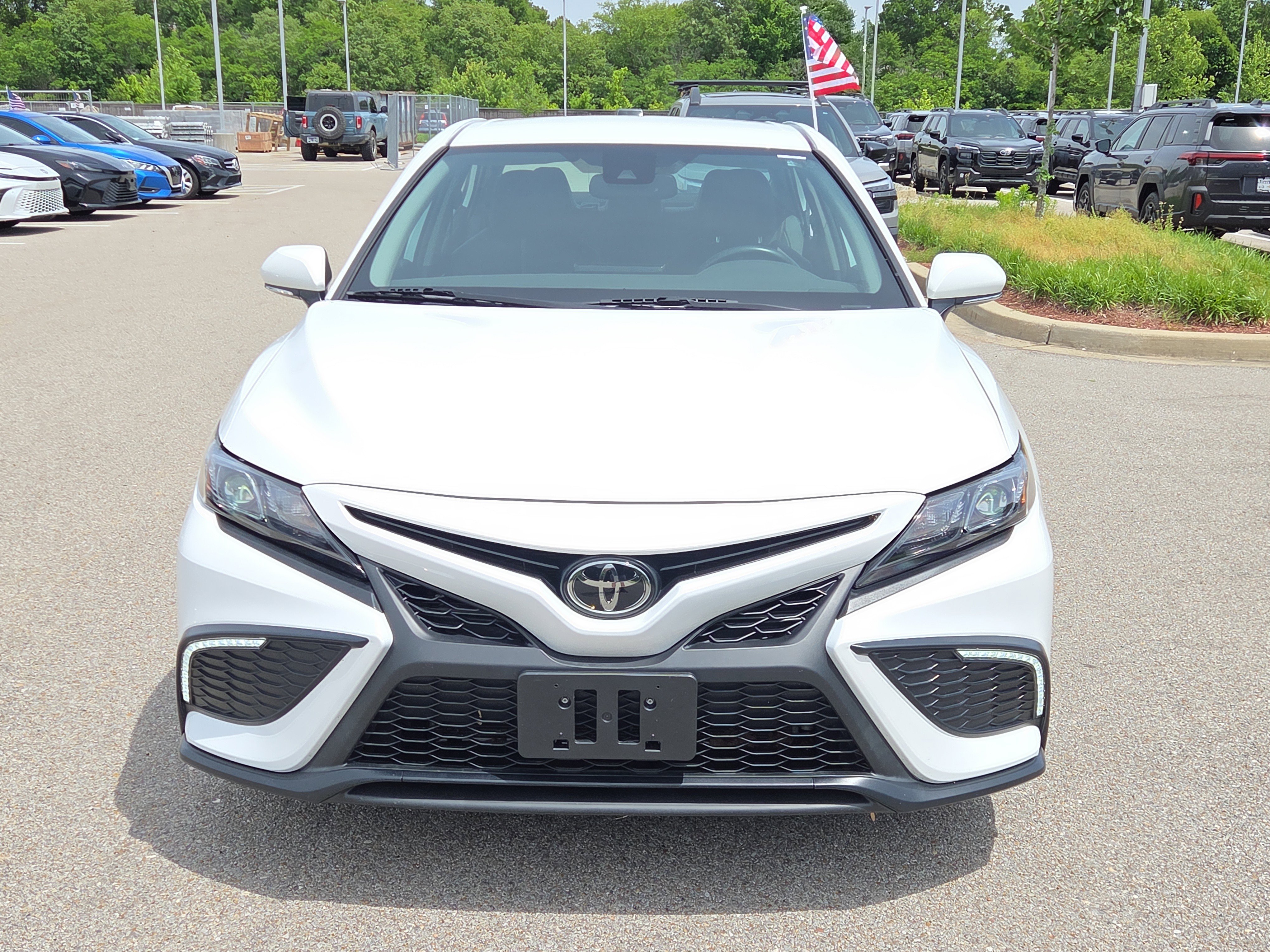 Used 2024 Toyota Camry SE w/ Convenience Package FWD image 8
