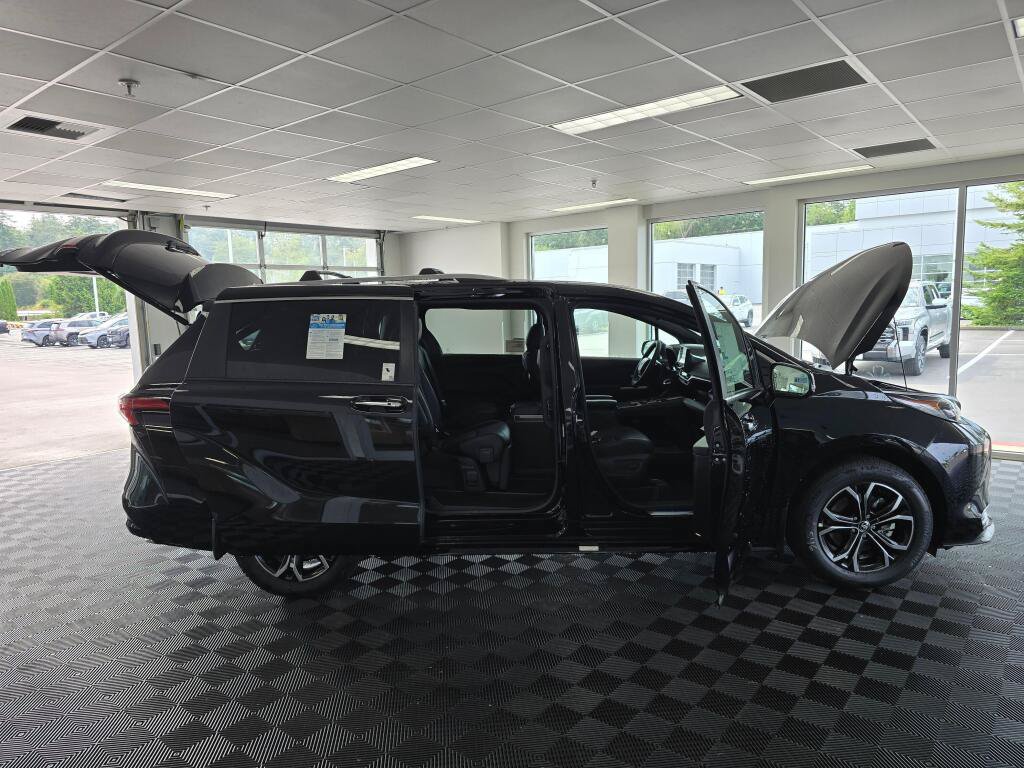 New 2026 Toyota Sienna Platinum AWD/4WD image 17