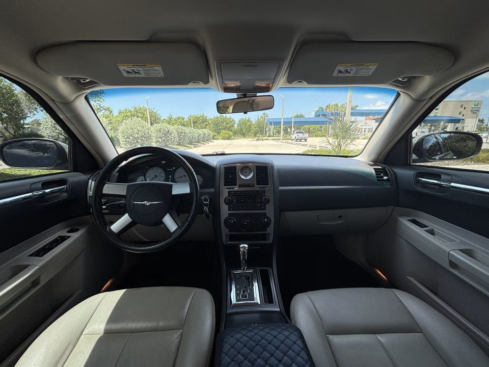 Used 2006 Chrysler 300 Touring RWD image 13