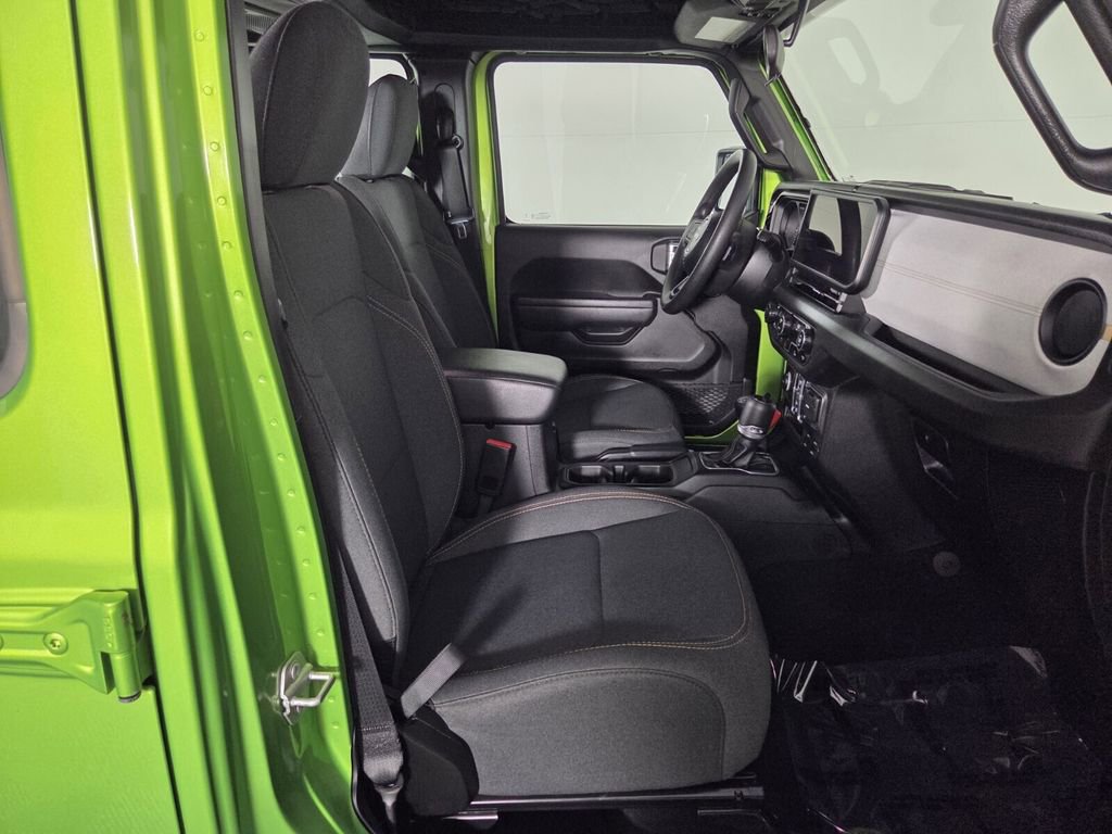 Certified 2025 Jeep Gladiator Sport image 32