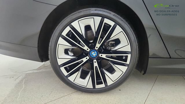 Used 2024 BMW i5 eDrive40i w/ Convenience Package RWD image 57