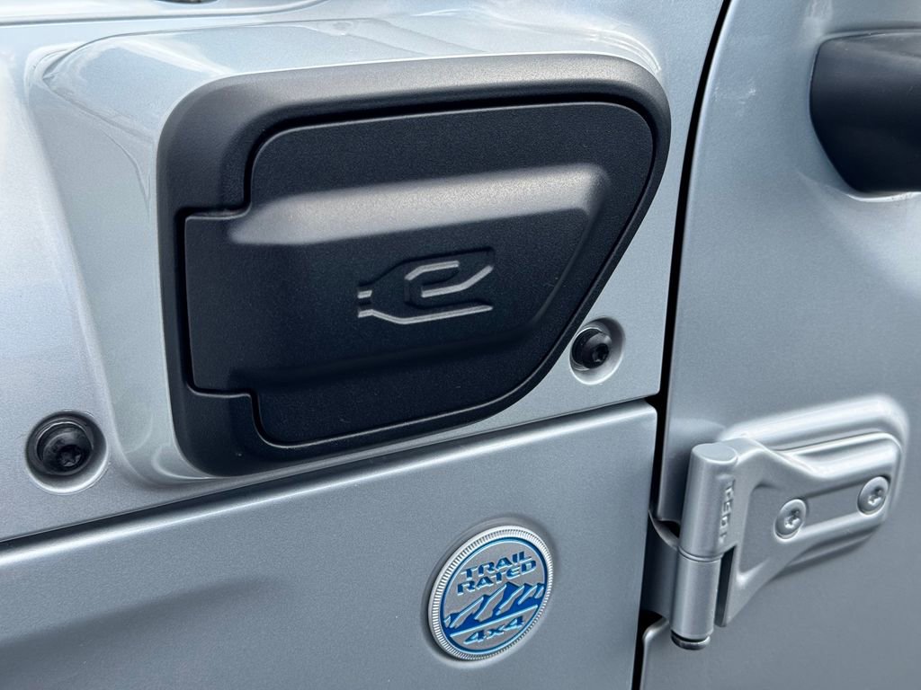 Used 2023 Jeep Wrangler Unlimited Sahara w/ Cold Weather Group image 9