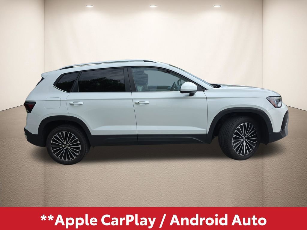 Used 2025 Volkswagen Taos SE FWD image 3