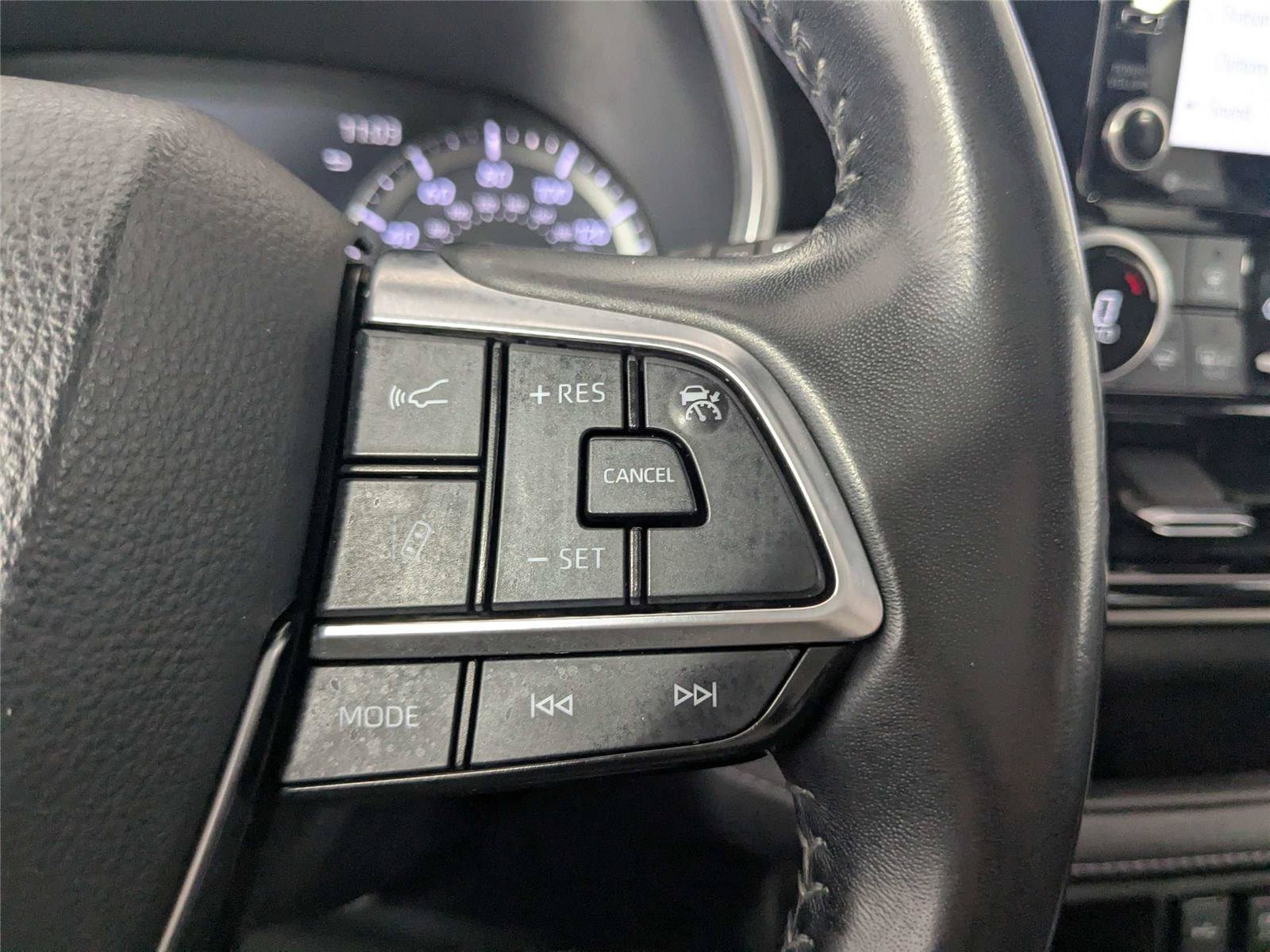Used 2021 Toyota Highlander XLE FWD image 18
