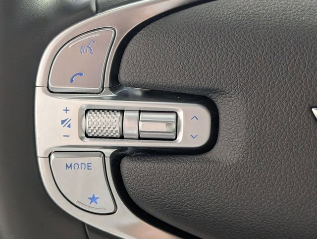 Used 2022 Genesis GV70 2.5T w/ Advanced Package image 17