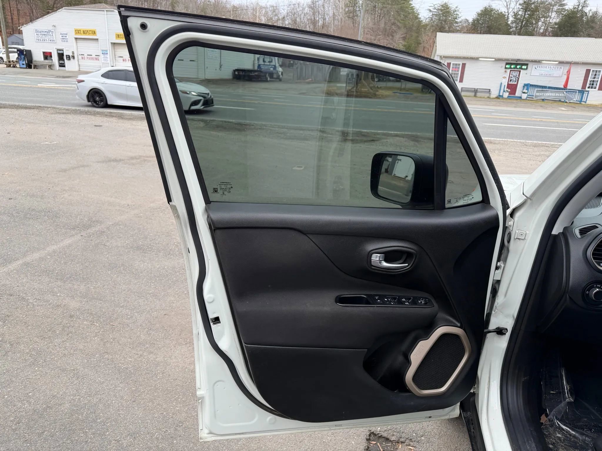 Used 2016 Jeep Renegade Sport w/ Power & Air Group image 20