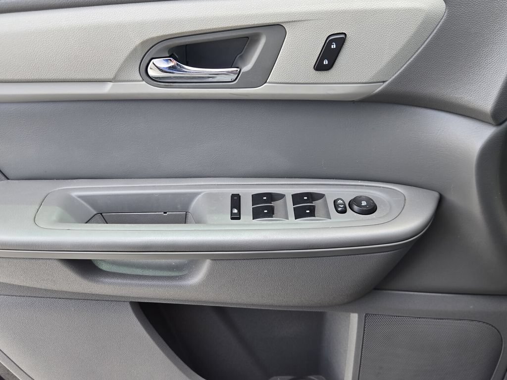 Used 2015 Chevrolet Traverse LS FWD image 25
